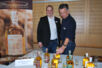 Gregor Schraml und Alexander Pietsch von der Stinwälder Hausbrennerei Schraml e.K.