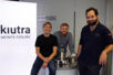 Das Management Team von kiutra mit einem Kühlanlagen-Demonstrator