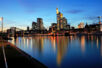 Frankfurter Skyline bei Dämmerung