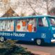 Ein Kleinbus bringt 1960 das Portfolio zu den Kunden