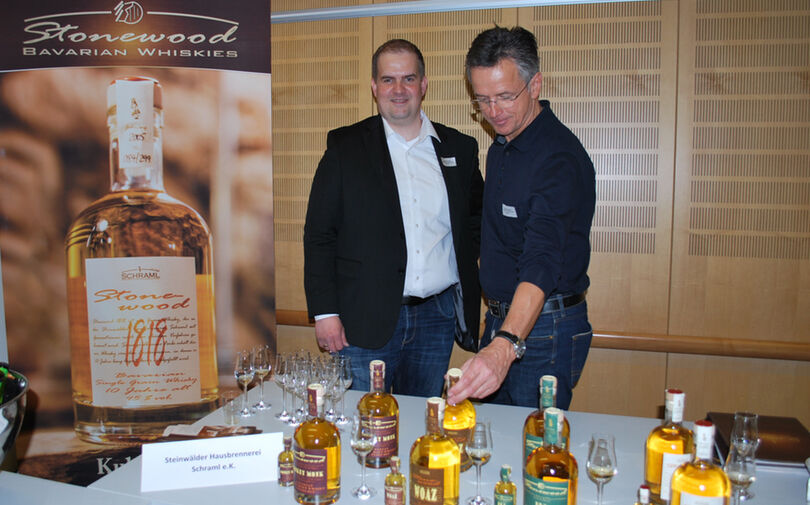 Gregor Schraml und Alexander Pietsch von der Stinwälder Hausbrennerei Schraml e.K. Gregor Schraml und Alexander Pietsch von der Stinwälder Hausbrennerei Schraml e.K.