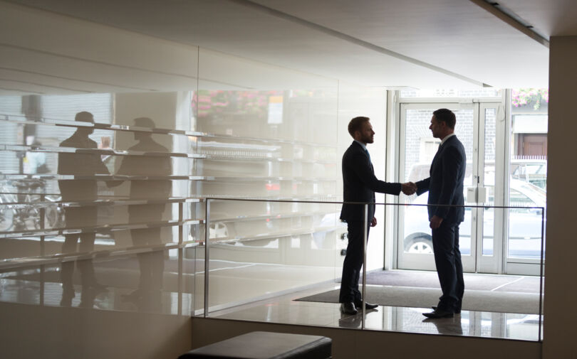 Wie man Transaktionsrisiken beim Unternehmenskauf absichert Wie man Transaktionsrisiken beim Unternehmenskauf absichert