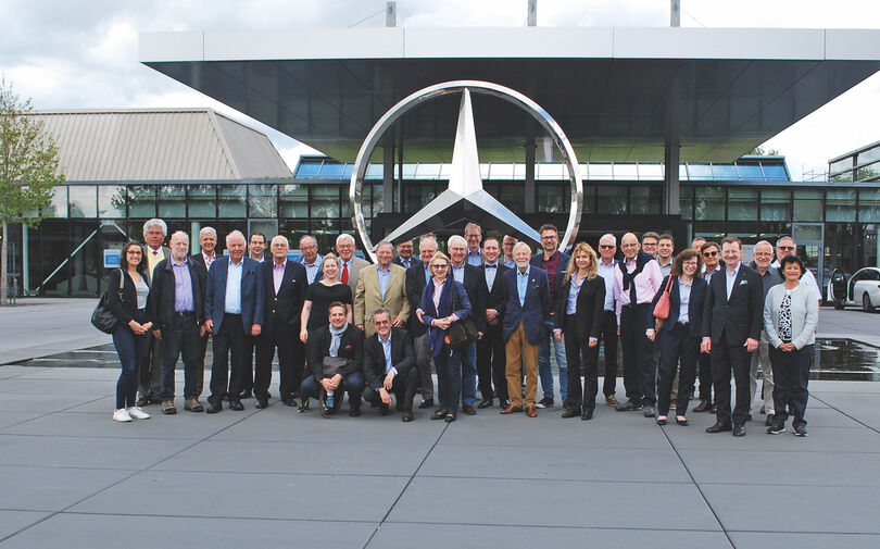 Die Teilnehmenden des Sondertischkreises bei Mercedes-Benz in Sindelfingen