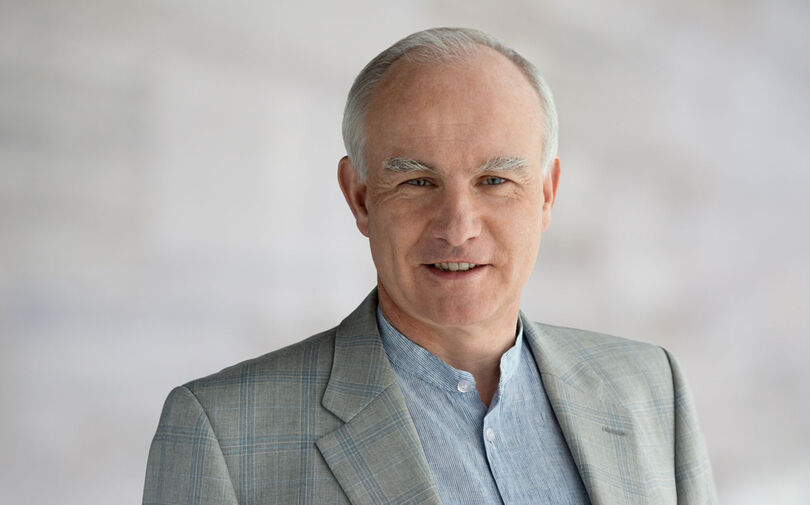 Dr. Gottlieb Keller (Hoffmann-La Roche AG Basel) mit Verdienstorden der Bundesrepublik Deutschland ausgezeichnet Dr. Gottlieb Keller (Hoffmann-La Roche AG Basel) mit Verdienstorden der Bundesrepublik Deutschland ausgezeichnet