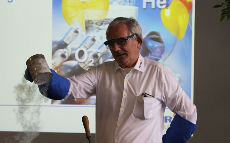 Experimente bei der Messer Schweiz AG Experimente bei der Messer Schweiz AG